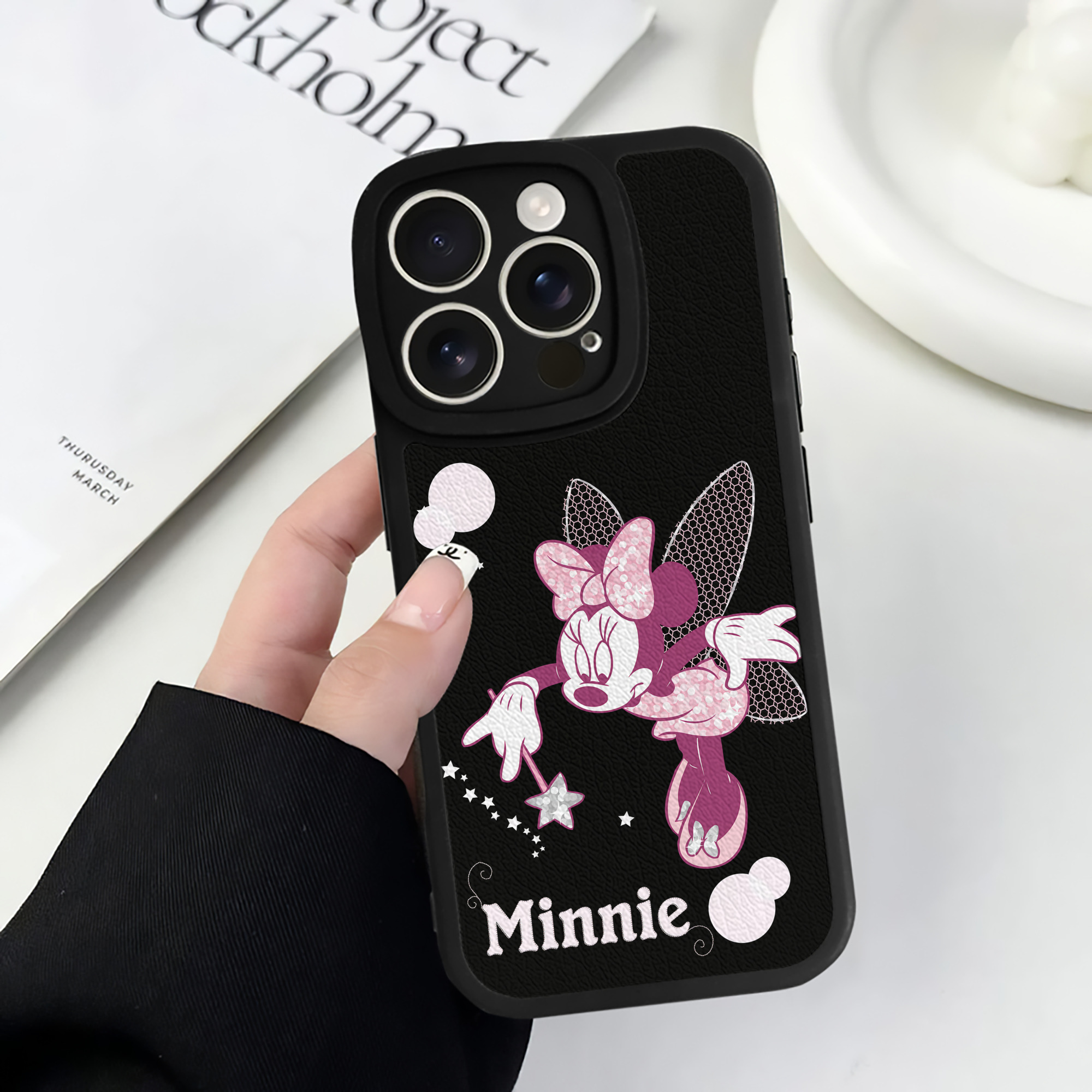（画像用） ミッキーマウス Mickey Mouse 【iPhone 16シリーズ対応】シリコンスマホケース（レザー調） 材質：シリコン